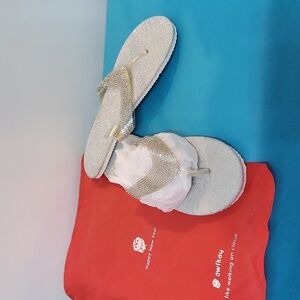 NIB OwlKay "Walking on a Cloud" Flip Flops